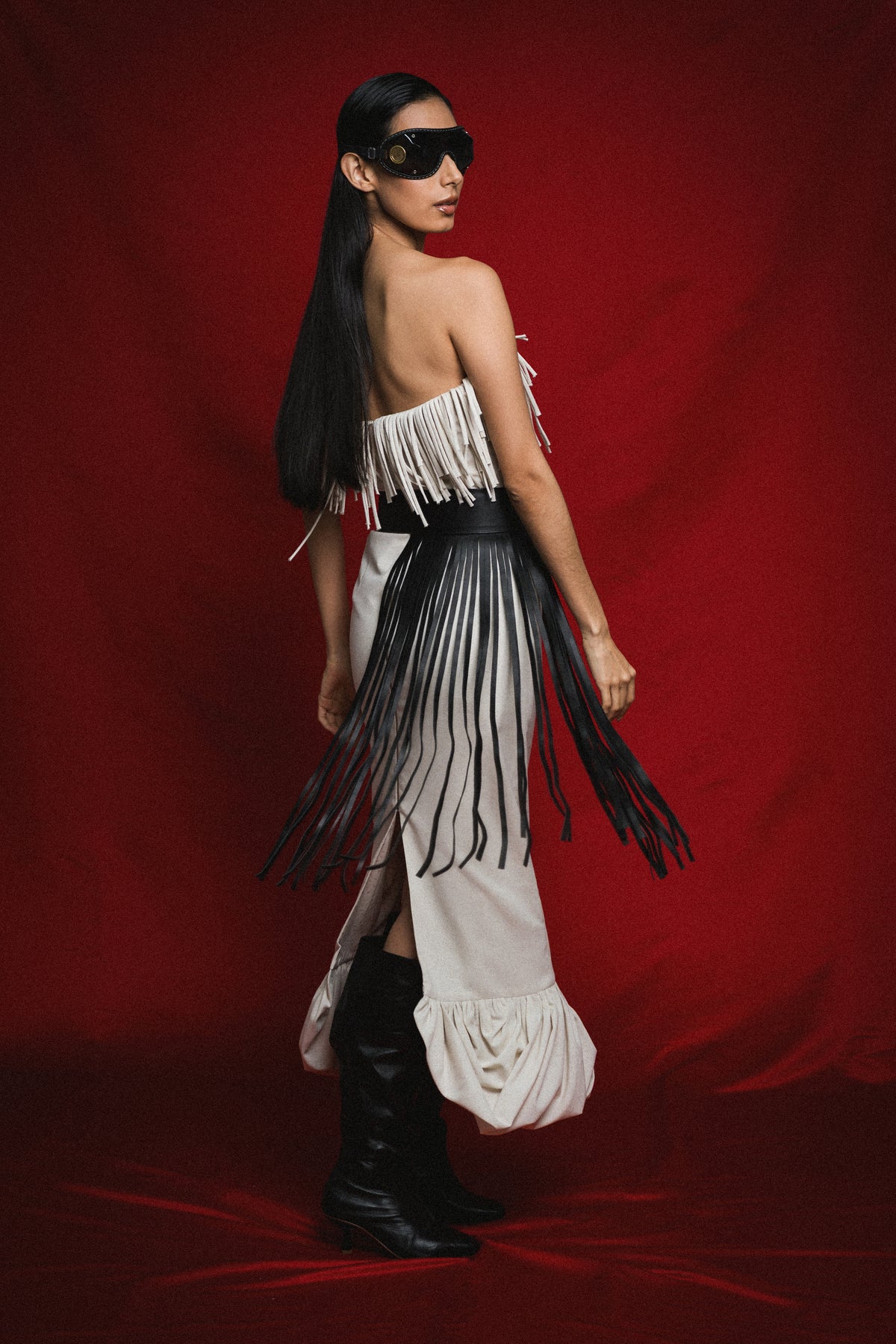 Vestido Strapless Flecos y Ruedo Abullonado VUELO MAXI