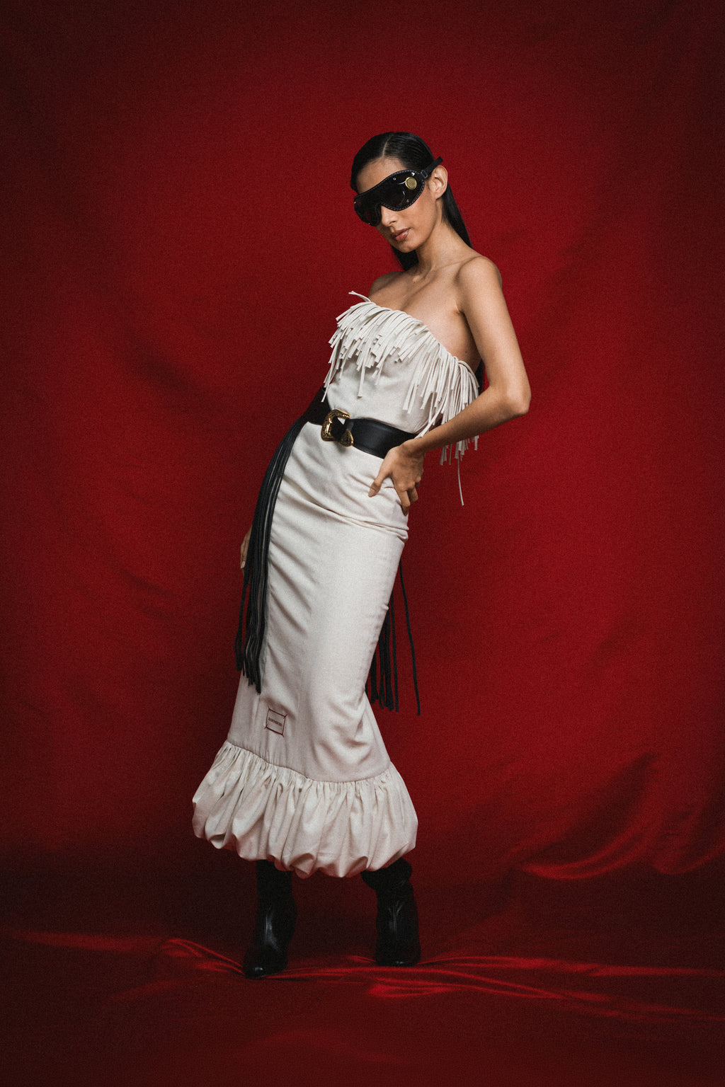 Vestido Strapless Flecos y Ruedo Abullonado VUELO MAXI